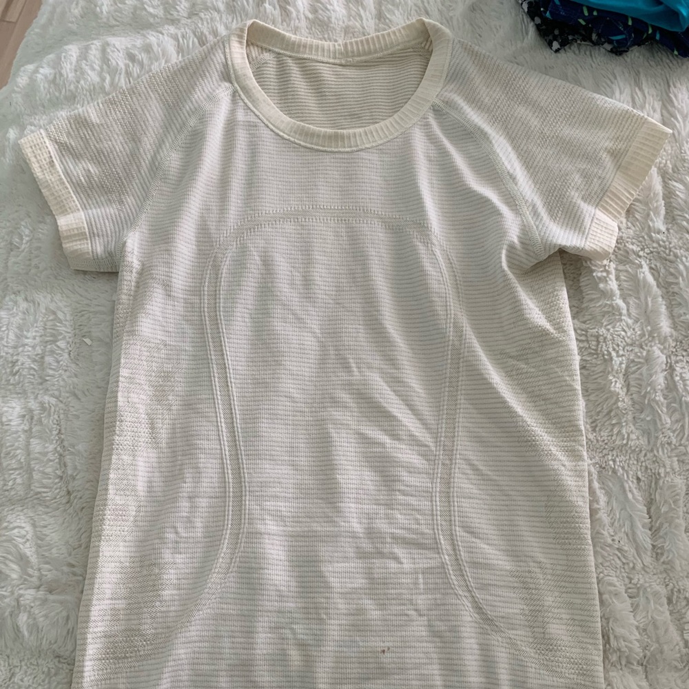 Lululemon swiftly tech shirt size 4